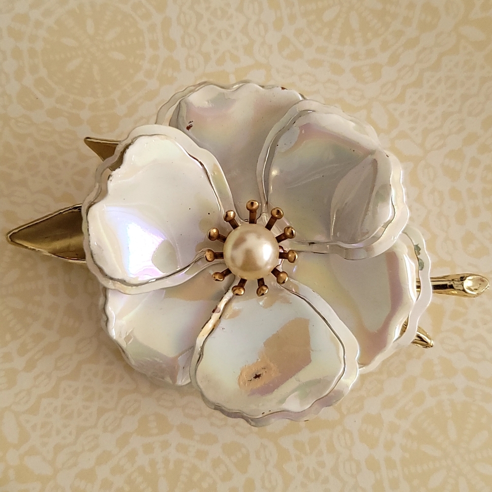 Large Vintage White Flower Brooch Iredescent Golden And White